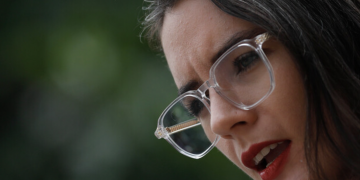 Camila Vallejo pone en duda participación de estudiantes en quemas de aula y buses: «nosotros lo hicimos con un lienzo»
