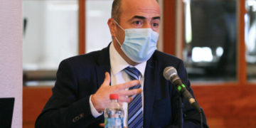 Contralor raya la cancha por «prescindencia política» a autoridades ante plebiscito de septiembre