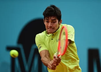 Garín gana con autoridad y avanza en París