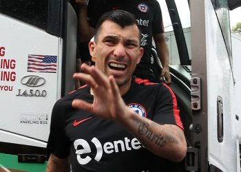 La funa de Gary Medel a funcionarios de salud por no dejarlo ingresar a recital de Karol G