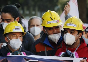 Trabajadores del Codelco anuncian paro nacional tras anuncio de cierre de fundición Ventanas