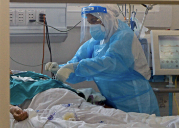 Continua el alza de casos covid-19 y autoridades llaman a seguir el calendario de vacunación