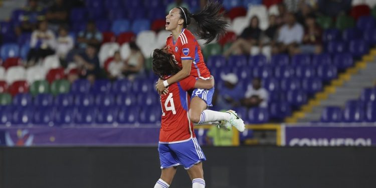 Camila Sáez anotó un golazo para La Roja femenina