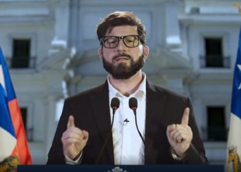 Stefan Kramer como Gabriel Boric