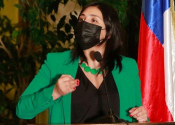 "Más respeto diputado": Karol Cariola protagoniza polémico dialogo con Sergio Bobadilla