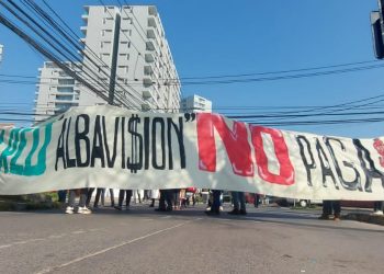 "Con impotencia y dolor": Trabajadores de La Red protestan por despido de sus 45 compañeros