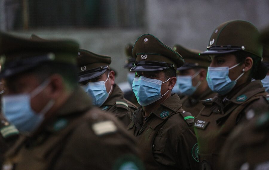 "Vamos por el Rechazo": Funcionarios de carabineros fueron captados haciendo campaña