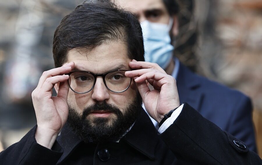 Presidente Gabriel Boric se viraliza por andar con zapato roto en la ONU
