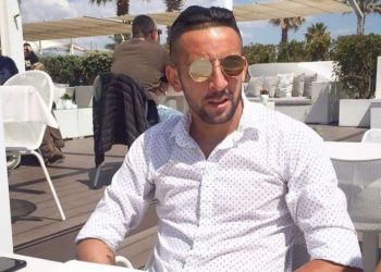 Mauricio Isla con Thati Lira fueron vistos besándose