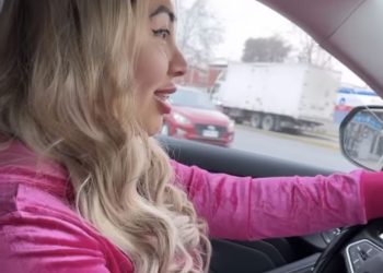 Naya Fácil obtuvo su licencia de conducir pero chocó a los minutos