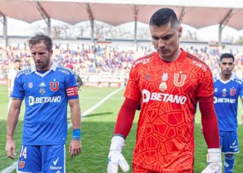 La U al borde del descenso