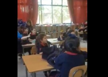 El polémico video viral de niños en el colegio cantando «el pueblo unido jamás será vencido»