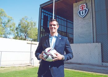 Polémica genera foto de los dueños de Azul Azul con la camiseta de la UC
