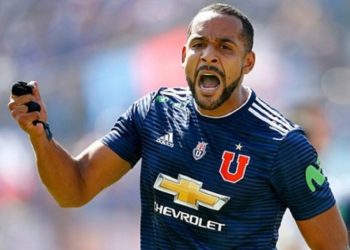 Jean Beausejour vistiendo la camisela de la U de Chile