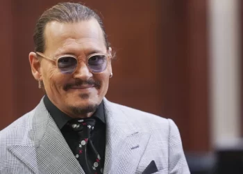 Johnny Depp con todo: vuelve a la pantalla grande interpretando al rey Luis XV