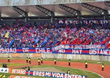 Los de Abajo alentando a la U de Chile