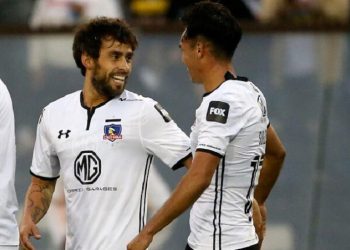 Valdivia y Suazo en la cancha