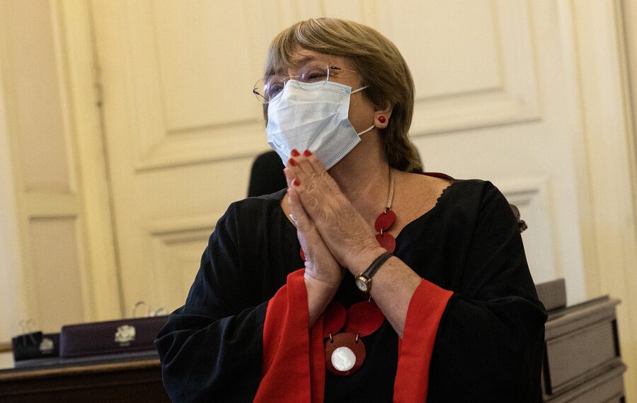 "Vuelve con el rabo entre las piernar": Michelle Bachelet regresa a Chile
