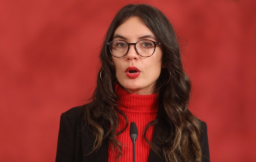 El intenso debate en redes sobre el vestido de Camila Vallejos