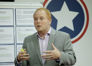 Rojo Edwards al Presidente Boric: «Chile está sufriendo con sus políticas»