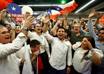 Financial Times halaga el triunfo del Rechazo: «Los chilenos han dado un ejemplo al mundo»