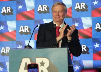 JAK sorprende con nuevo oficio: trabajó como mecánico automotriz