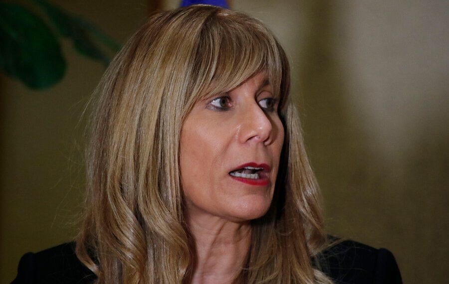 Senadora Ximena Rincón es sujeto de criticas por palabras a muerte de la Reina Isabel II