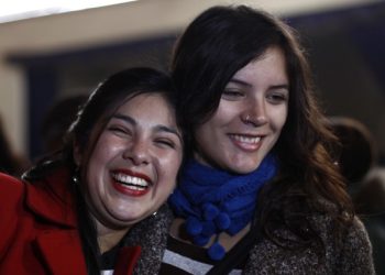 «¡Qué se vaya los milicos!»: Recuerdan polémico video de Karol Cariola y Camila Vallejo