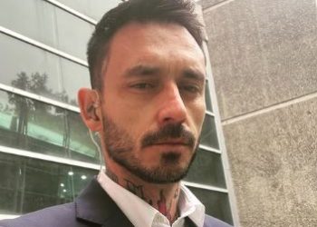 Filtran chat del condominio de  Pinilla: «Estamos chatos con los carretes del hue…»