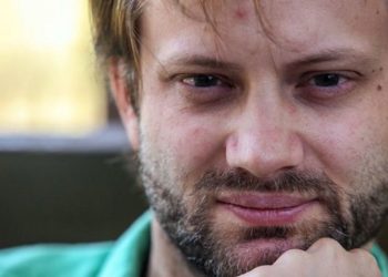 Axel Kaiser critica a la élite del Apruebo: «Charlatanes que viven con millones de dólares»