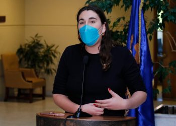 Funan a diputada Schneider por alto gasto en telefonía