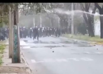 Manifestaciones afuera del INBA lleva cuatro militares heridos