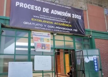 13 estudiantes heridos por detonación de bomba de ruido en Peñalolén