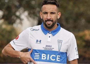 Universidad Católica trolea a Mauricio Isla