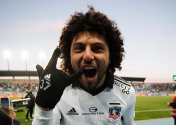 Así quedó el look de Maximiliano Falcón tras pagar su apuesta por la obtención del título