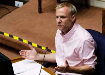 Felipe Kast reconoce su identidad en video con mujer trans y realiza sentida reflexión