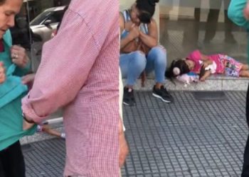 VIRAL: Un ratón sale corriendo de una polera de una mujer