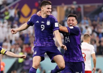 Julián Álvarez festeja su golazo por Argentina en el Mundial Qatar 2022