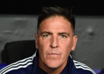 Eduardo Berizzo sigue sin ganar y los hinchas se van en picada contra el DT