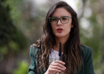 Camila Vallejo asegura estar preocupada de la «desinformación» en el país