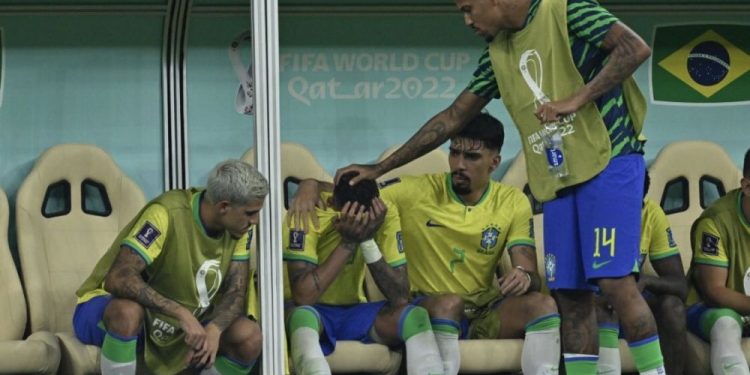 Neymar salió llorando por su lesión al tobillo