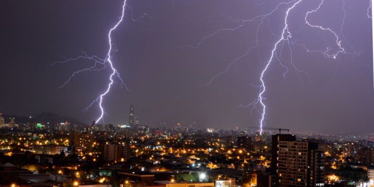 Este sábado habrá tormentas eléctricas de Año Nuevo en Santiago