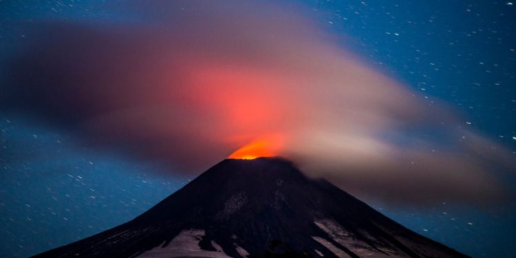 Volcán Villarrica podría entrar en erupción en cualquier momento