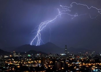 Anuncian tormentas eléctricas para Año Nuevo en Santiago