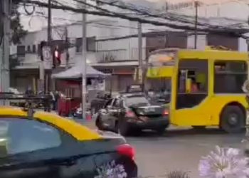 Bus del Transantiago arrastró por las calles a un colectivo, en Puente Alto