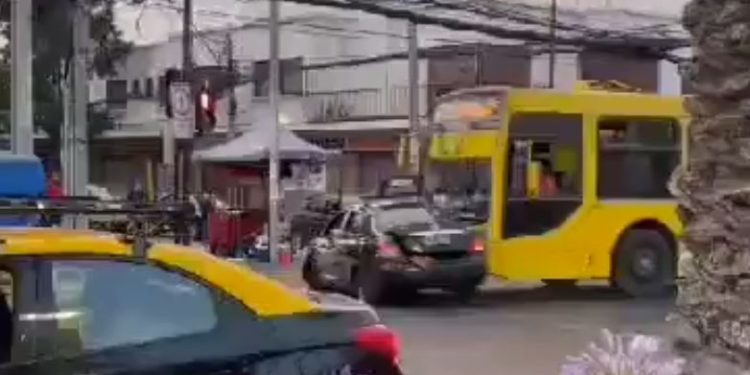 Bus del Transantiago arrastró por las calles a un colectivo, en Puente Alto