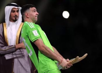 Dibu Martínez y su ordinaria acción en Qatar 2022