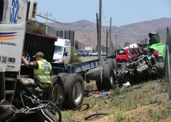 Un camión destrozó 6 autos y causó 4 fallecidos en la Ruta 68