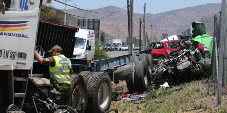 Un camión destrozó 6 autos y causó 4 fallecidos en la Ruta 68