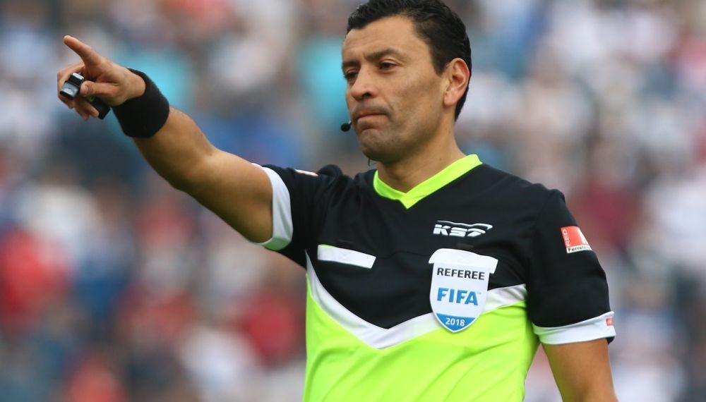 Roberto Tobar despidió a 14 árbitros